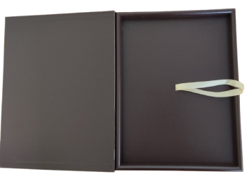 Подарочный футляр из кожзама